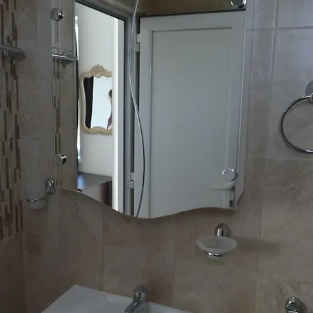 White House Apartment *